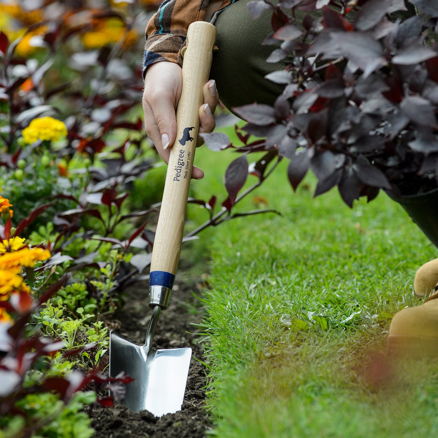 Long Handled Hand Trowel